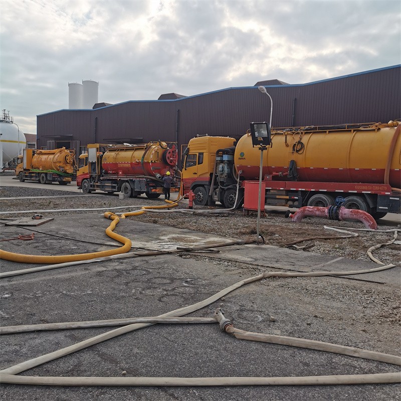 抱罗镇污水池清理