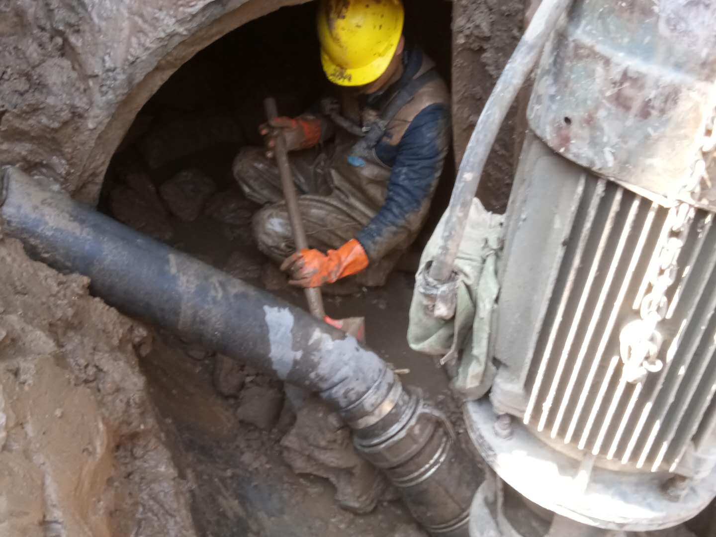 抱罗镇管道清淤