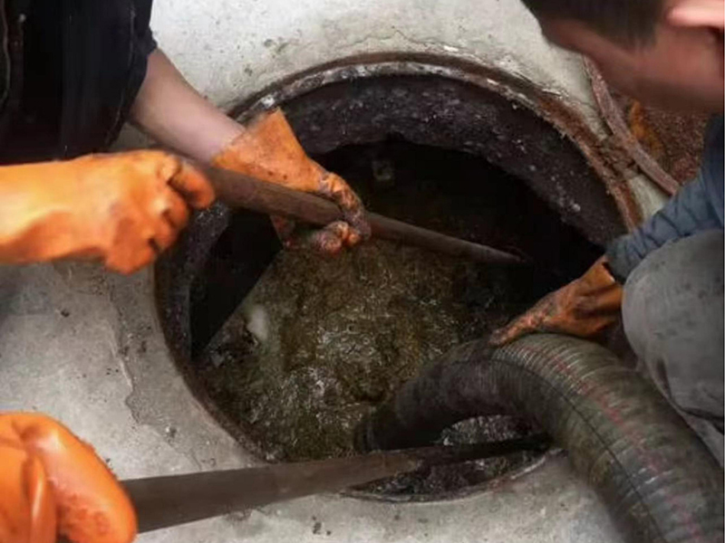 抱罗镇清理化粪池时如何避免沼气的危害?